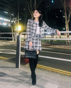 Elegant long sleeved short coat mini plaid skirt suit