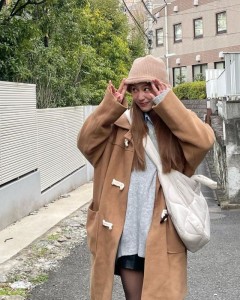 Loose brown simple casual horn button fashion coat