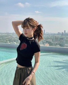 Factory made crew neck sexy black crop top