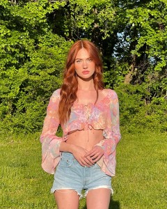 Crop Top a maniche a campana con stampa di fiori